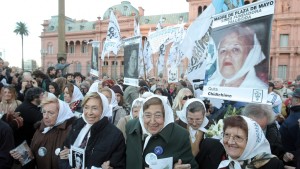epa03201923 Mothers of Plaza de Mayo Founding Line (Asociación Madres de Plaza de Mayo Línea Fundadora) members participate in a demonstration at the monument where the group met for the first time, in the event called by one of the three founders of the organization, Azucena Villaflor de Devincenti to commemorate the group's 35 anniversary in Buenos Aires, Argentina, 30 April 2012. Separated by ideological issues, although united by the same pain, Mothers of Plaza de Mayo remember the birth of the humanitarian group 35 years ago when they first met against dictatorship in Argentina for their missing children. EPA/RICARDO NUÑEZ